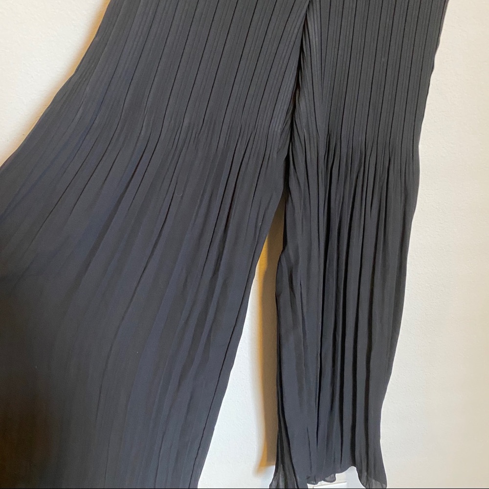Harlyn Pleated Wide Leg Jumpsuit Black Size S NWT - Picture 3 of 6